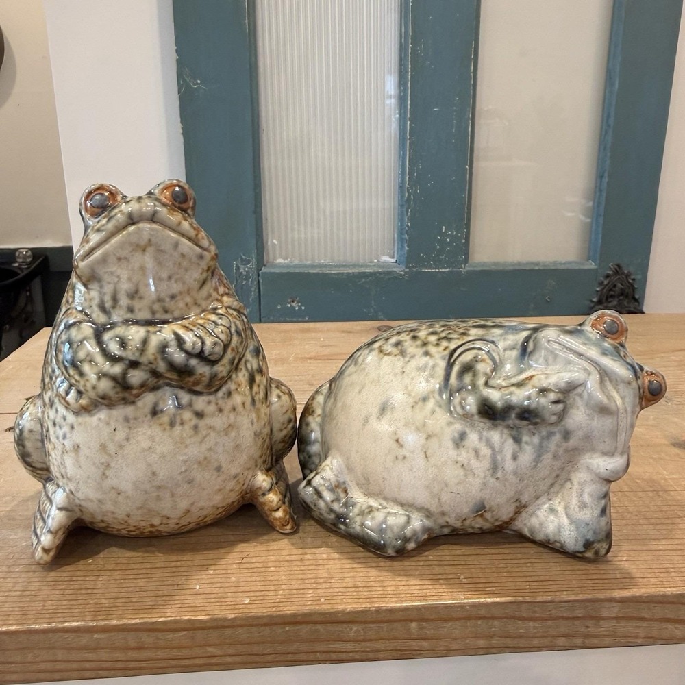 Vintage Pair Of Anthropomophic Ceramic Frogs Green Brown Glazed Speckled HTF